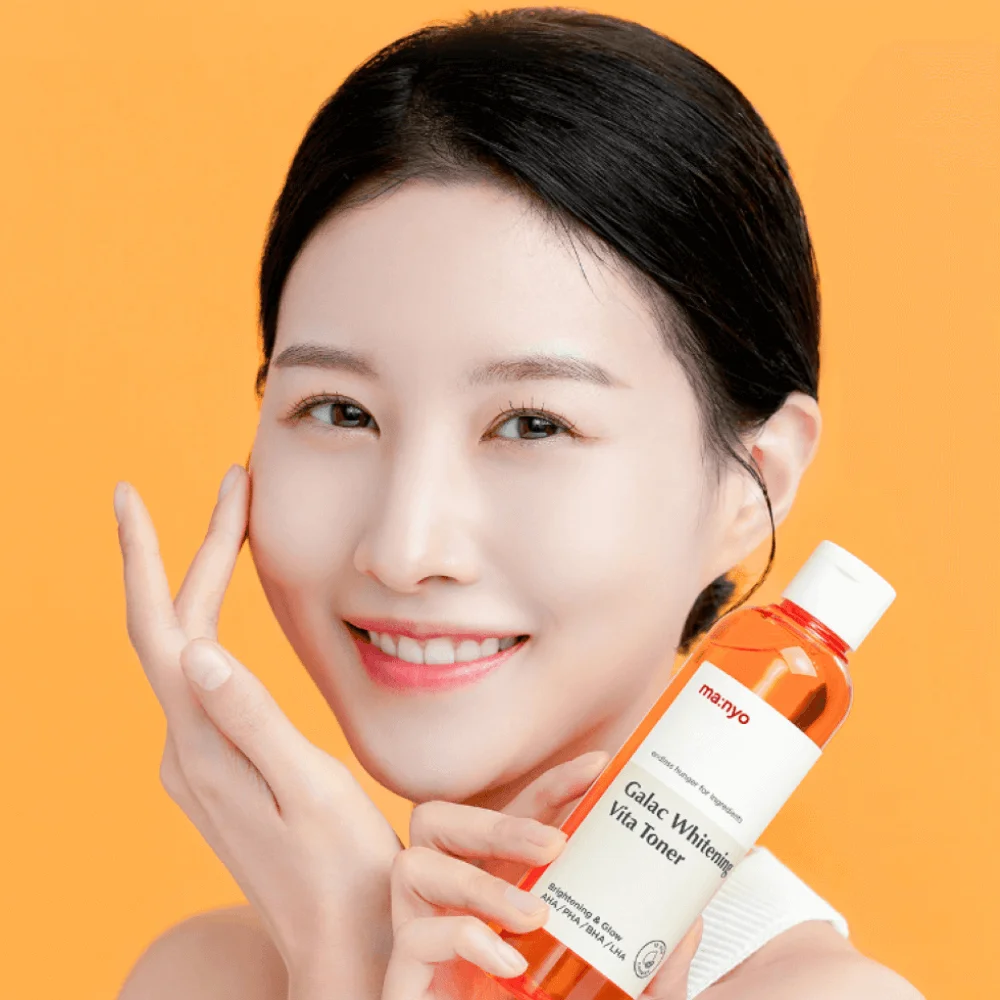 Мультивитаминный тоник для тусклой кожи Manyo Galac Whitening Vita Toner