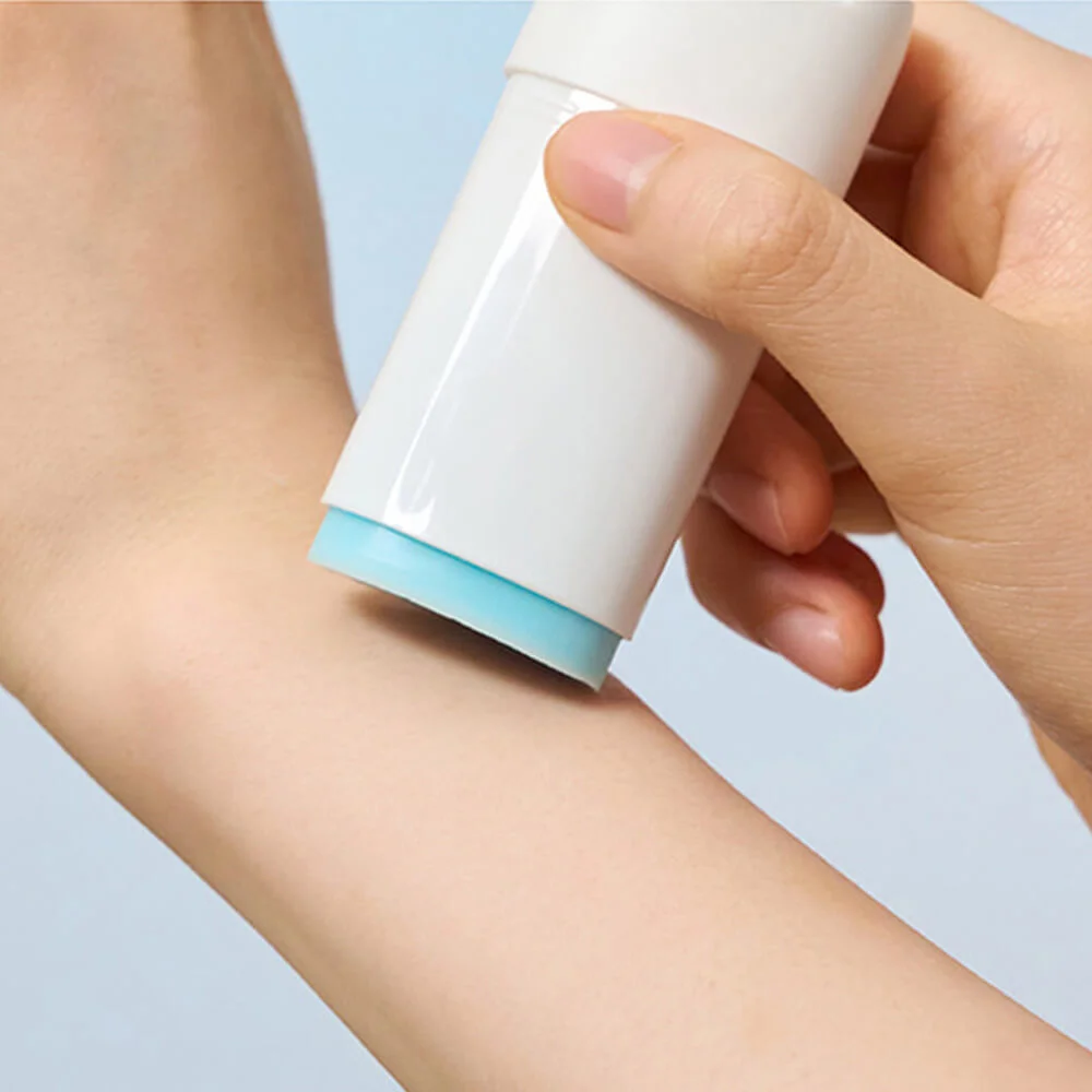 Солнцезащитный стик с шёлковым финишем 7 гр  SKIN1004 Hyalu-Cica Silky-Fit Sun Stick SPF50+ PA++++