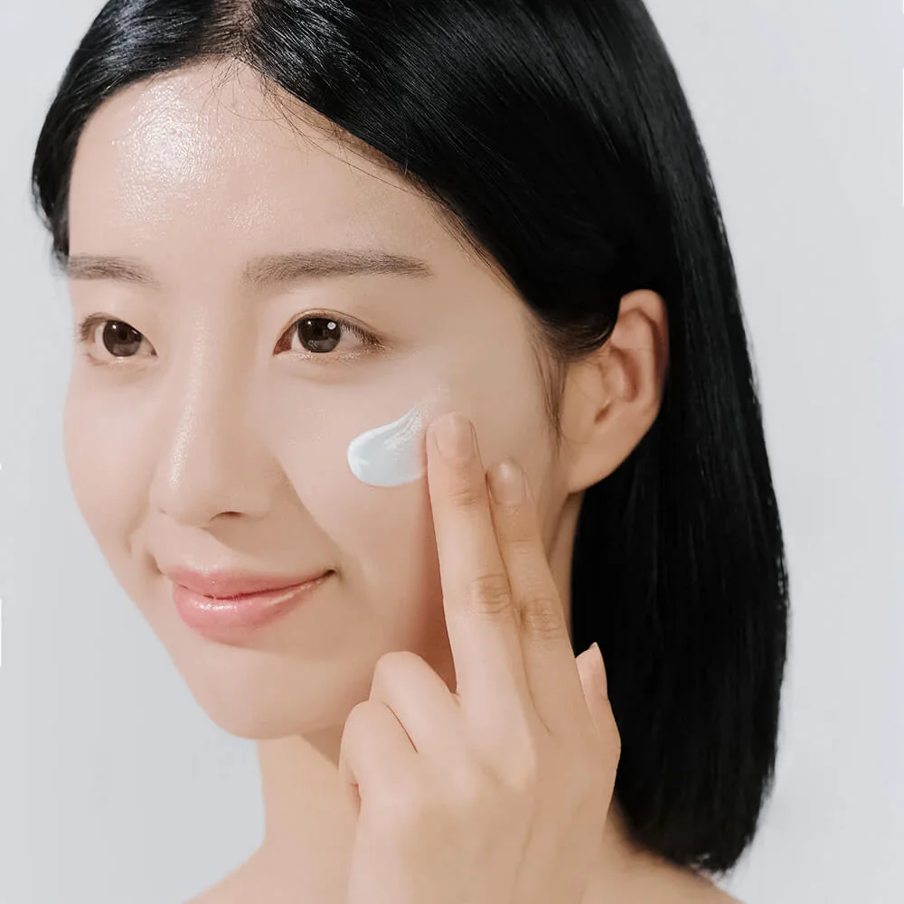 Солнцезащитная сыворотка SKIN1004 Madagascar Centella Hyalu-Cica Water-Fit Sun Serum SPF50+ PA++++ 50мл