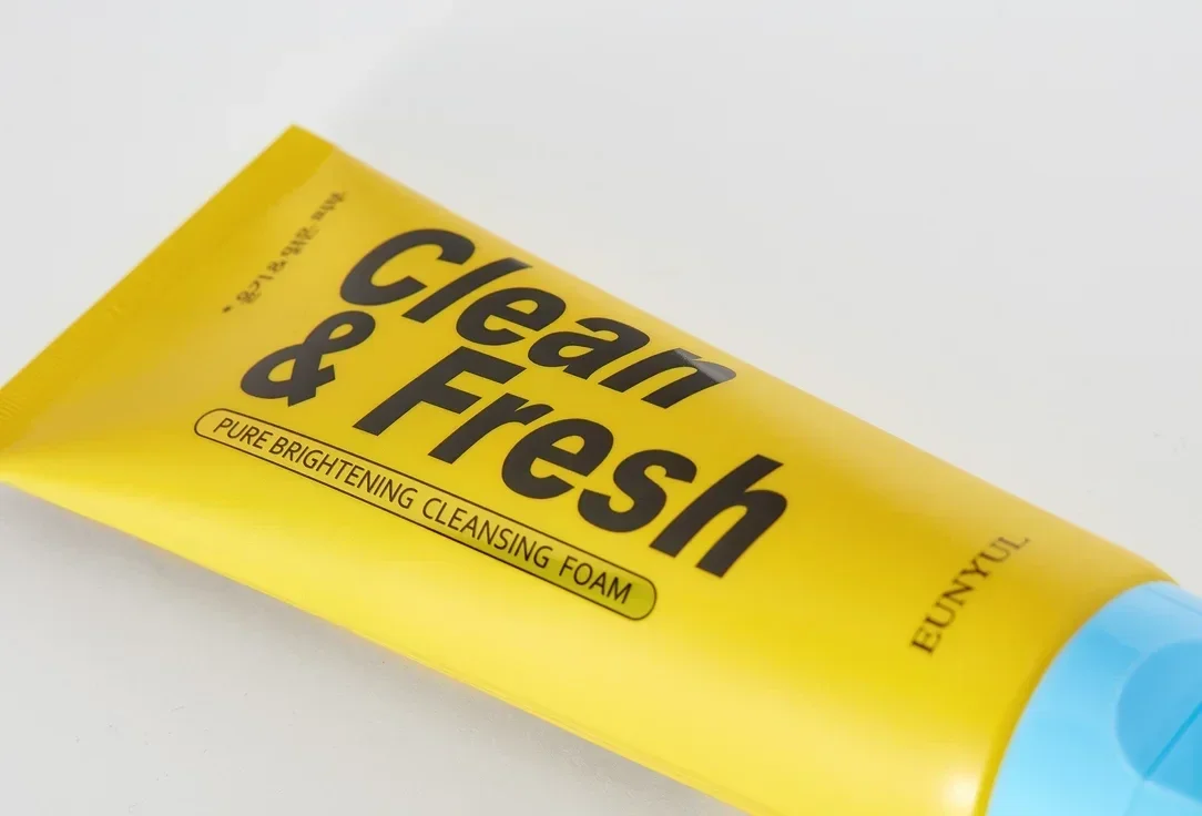 Очищающая пенка для сияния кожи EUNYUL Clean & Fresh Pure Brightening Foam Cleanser