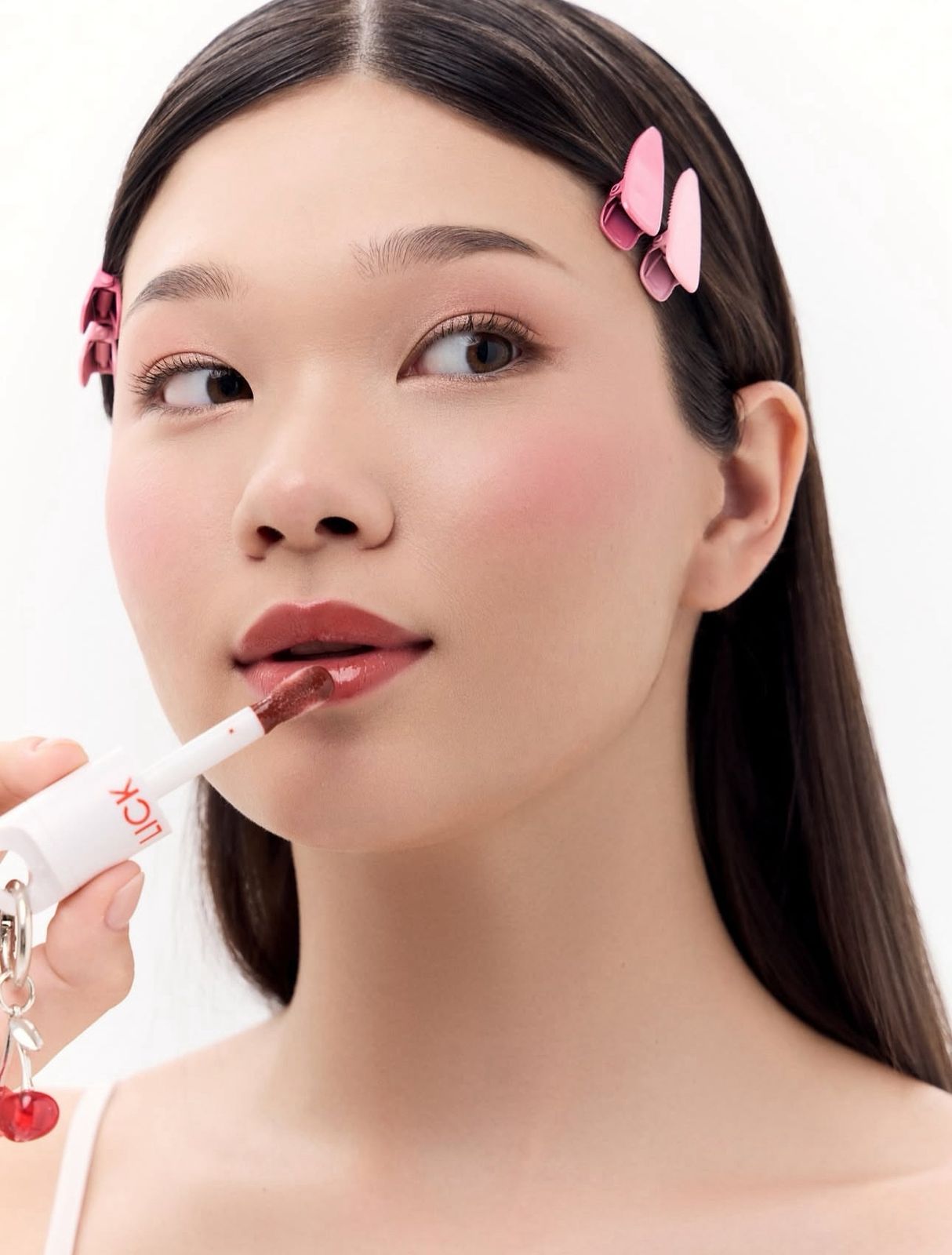 Блеск для губ LICK BEAUTY Вишня Cherry 01