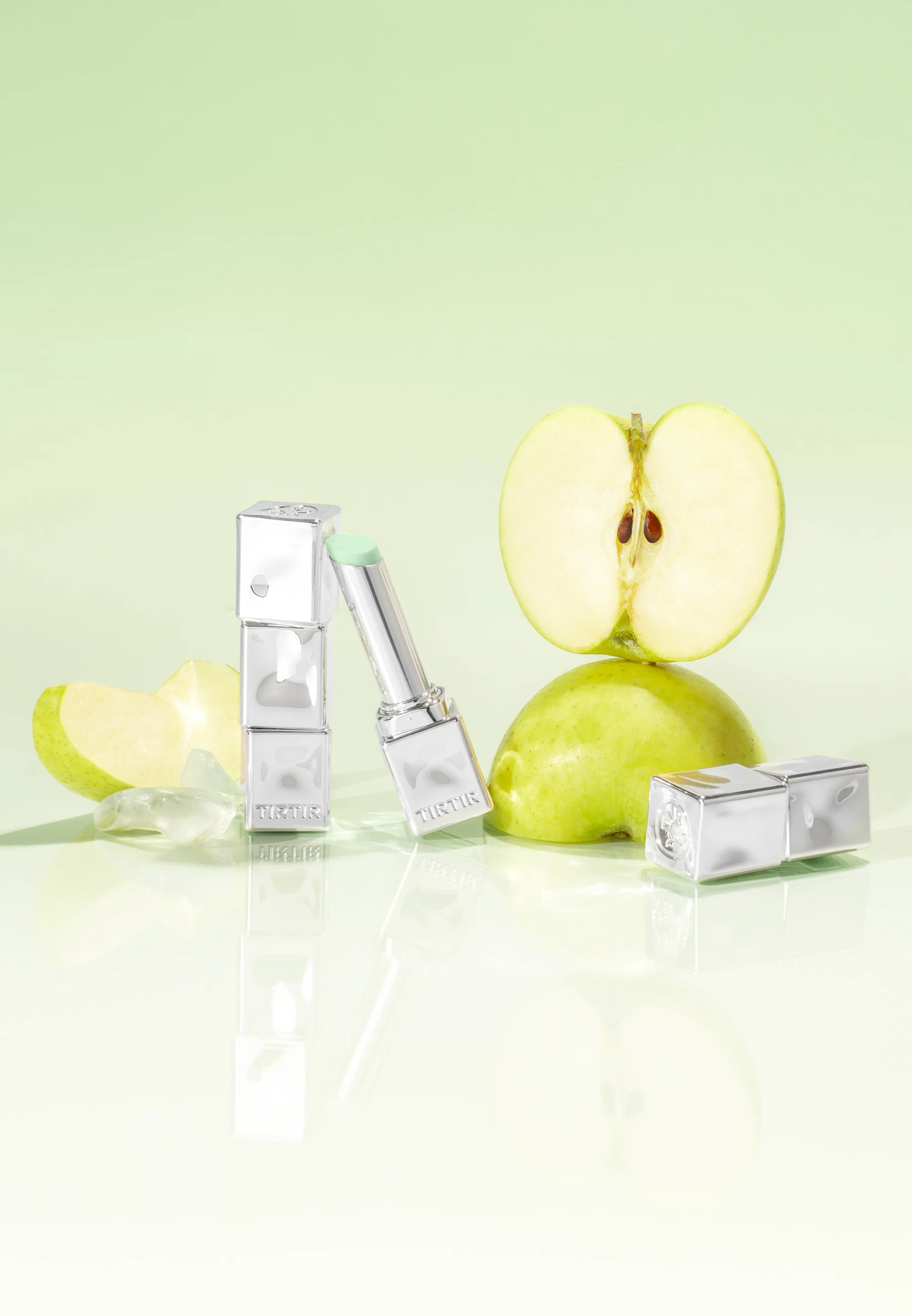 Бальзам для губ Water Mellow TIRTIR 04 GREENY APPLE